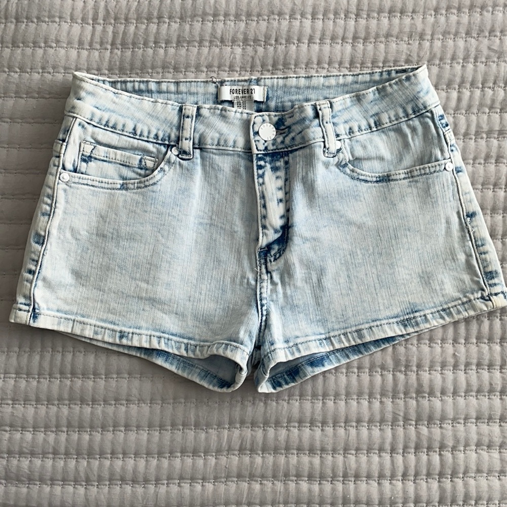 Forever 21 light wash Jean short size 27
